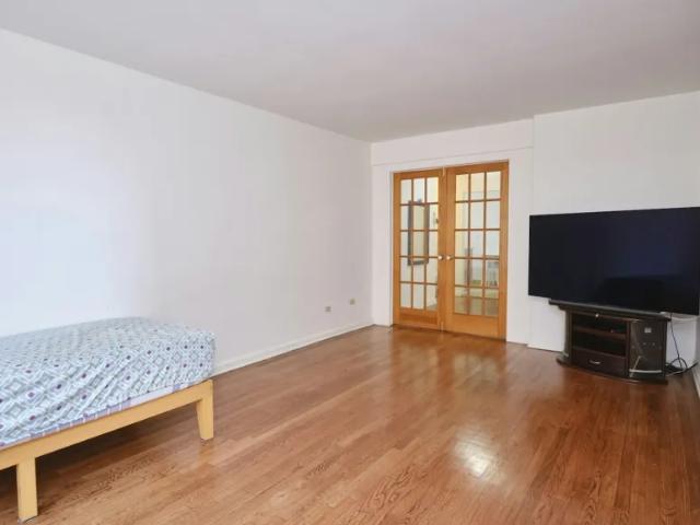 Apartment for sale in Queens, Arverne