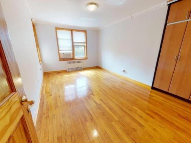 Apartment for sale in Queens, Arverne
