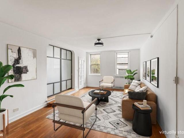 Apartment for sale in Queens, Arverne