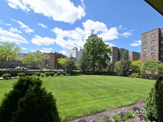 Apartment for sale in Queens, Arverne