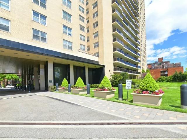 Apartment for sale in Queens, Arverne