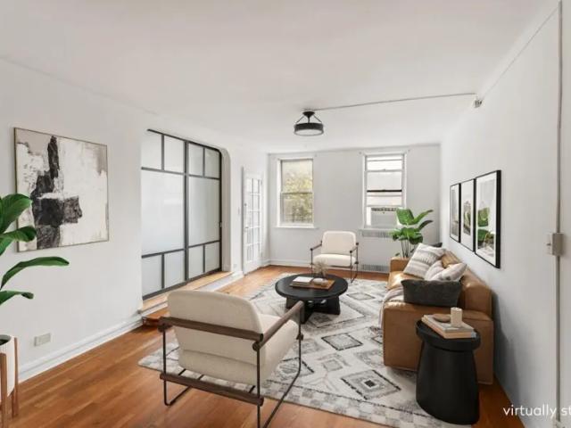 Apartment for sale in Queens, Arverne