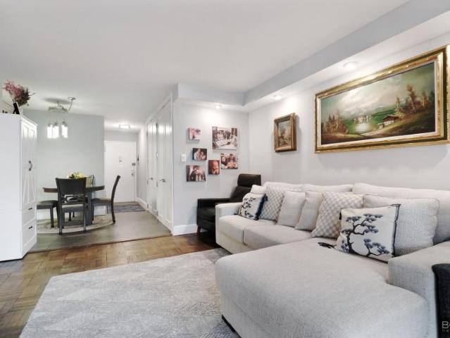 Apartment for sale in Queens, Arverne