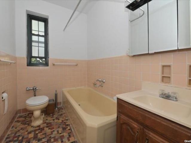 Apartment for sale in Queens, Arverne