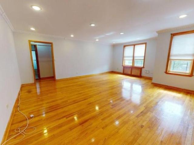 Apartment for sale in Queens, Arverne