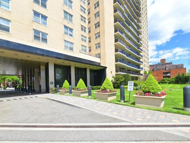 Apartment for sale in Queens, Arverne