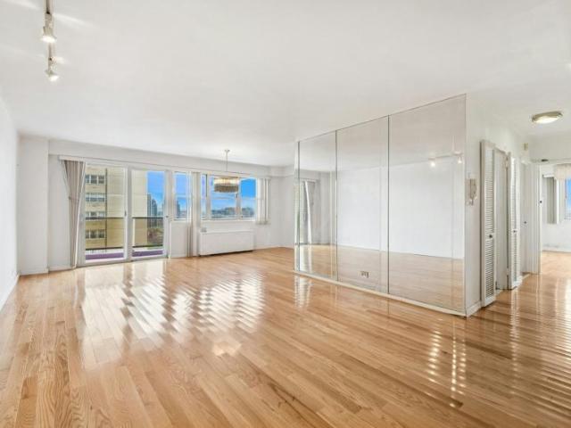 Apartment for sale in Queens, Arverne