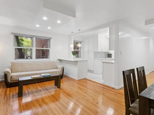 Apartment for sale in Queens, Arverne