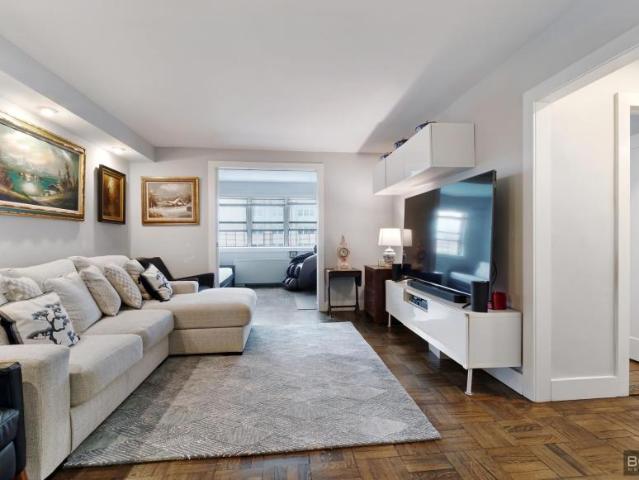 Apartment for sale in Queens, Arverne
