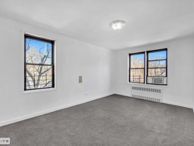 Apartment for sale in Queens, Arverne