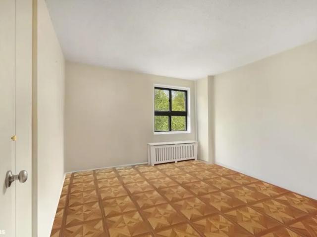 Apartment for sale in Arverne, New York