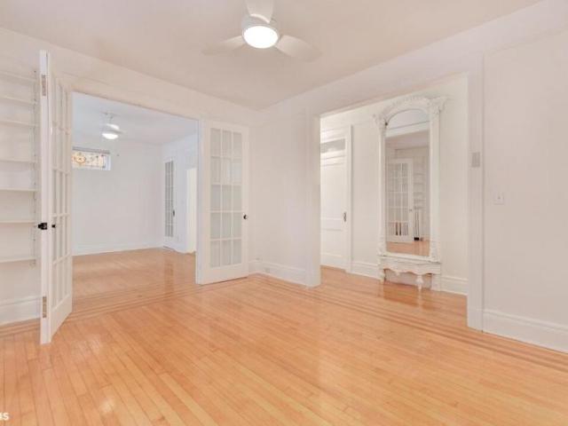 Apartment for sale in Queens, Arverne