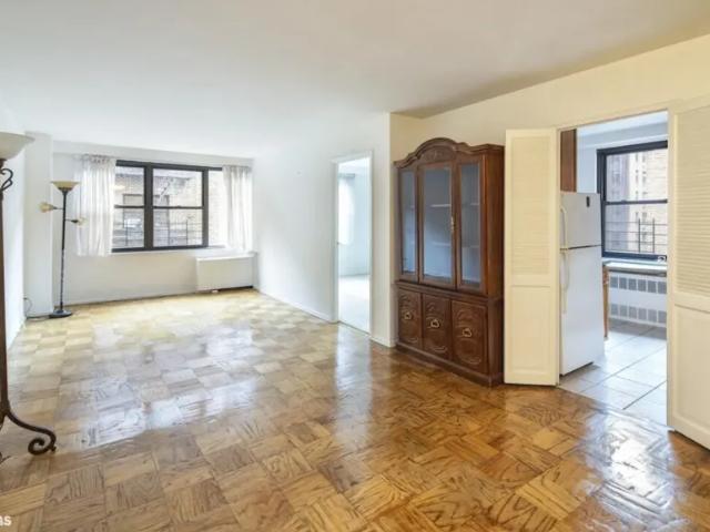 Apartment for sale in Arverne, New York