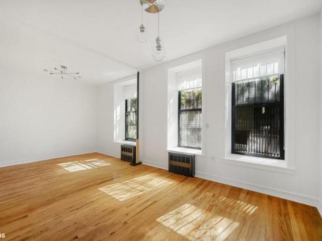 Apartment for sale in Arverne, New York