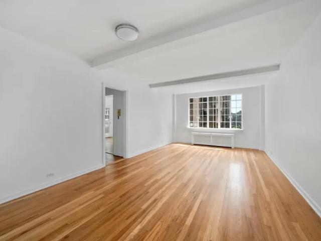 Apartment for sale in Arverne, New York