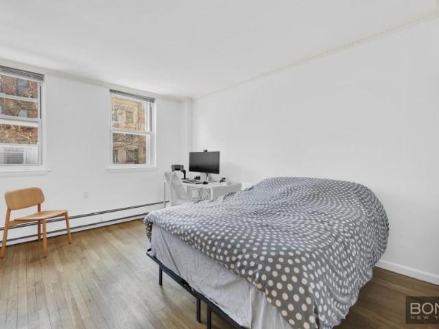 Apartment for sale in Arverne, New York