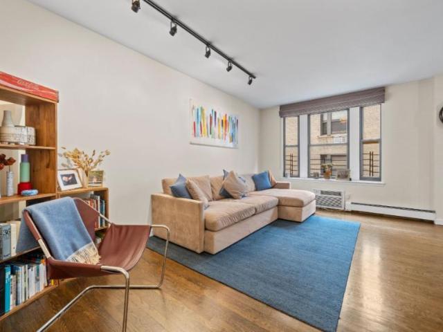 Apartment for sale in Arverne, New York