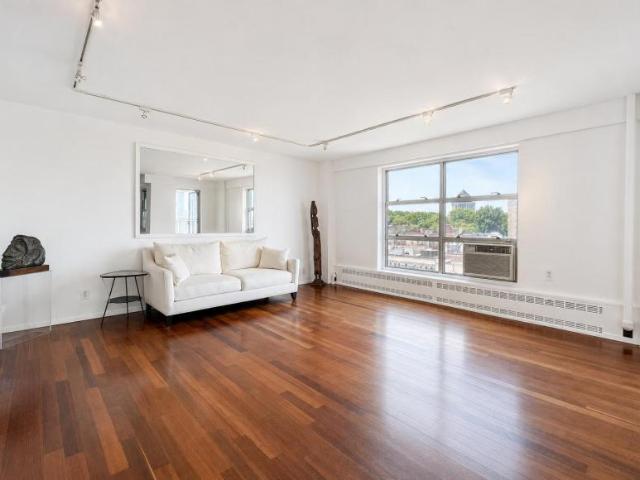 Apartment for sale in Arverne, New York