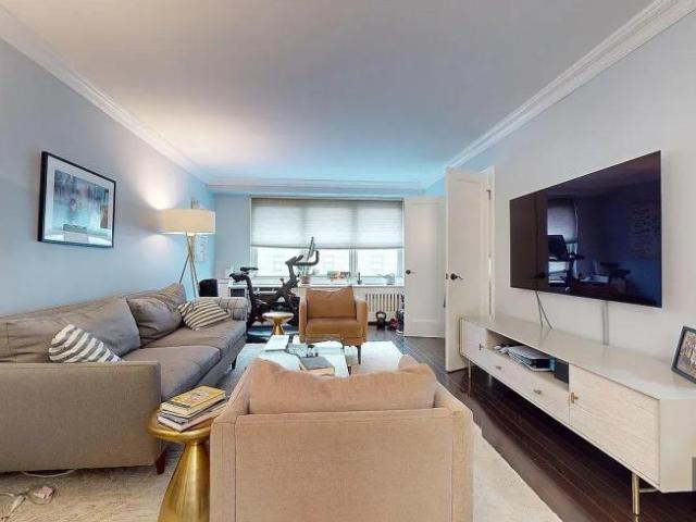 Apartment for sale in Arverne, New York