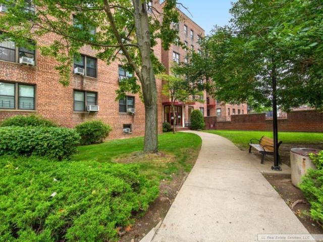 Apartment for sale in Queens, Arverne