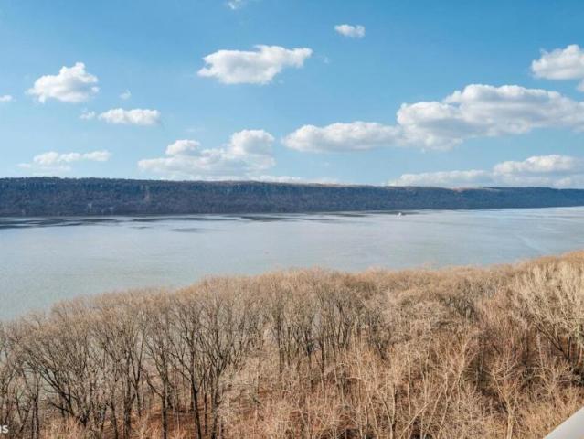 Apartment for sale in The Bronx, Arverne