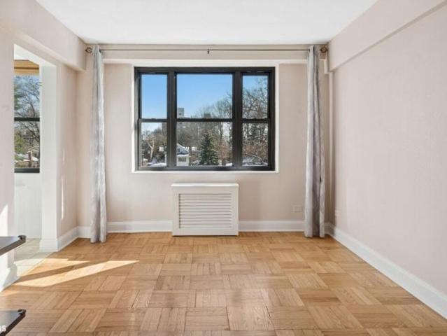 Apartment for sale in The Bronx, Arverne