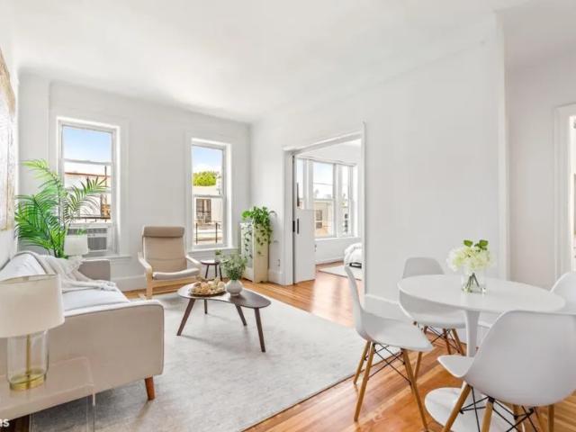 Apartment for sale in Arverne, New York