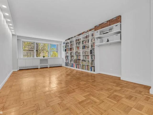 Apartment for sale in Arverne, New York