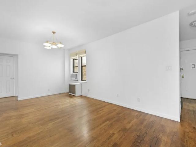 Apartment for sale in Arverne, New York