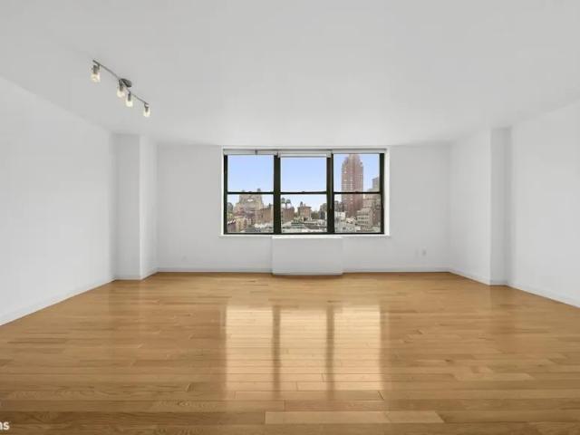 Apartment for sale in Arverne, New York