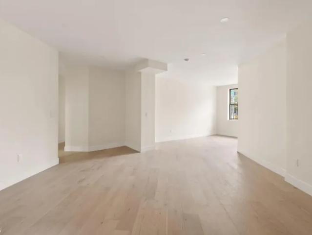 Apartment for sale in Arverne, New York