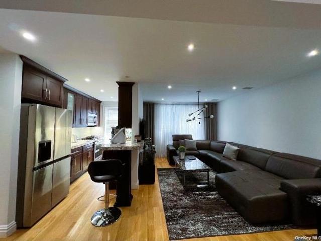 Apartment for sale in Queens, Arverne