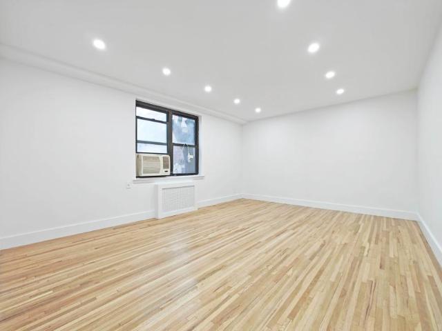 Apartment for sale in Queens, Arverne