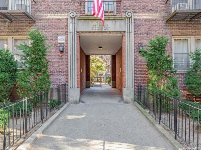 Apartment for sale in Queens, Arverne