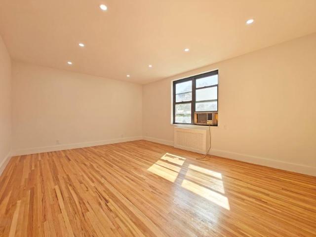 Apartment for sale in Queens, Arverne