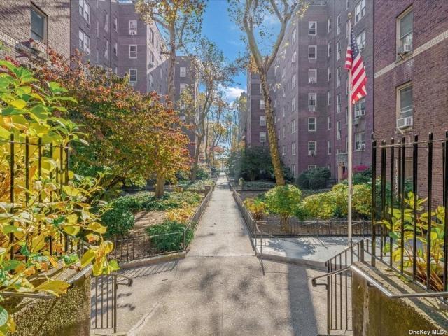 Apartment for sale in Queens, Arverne