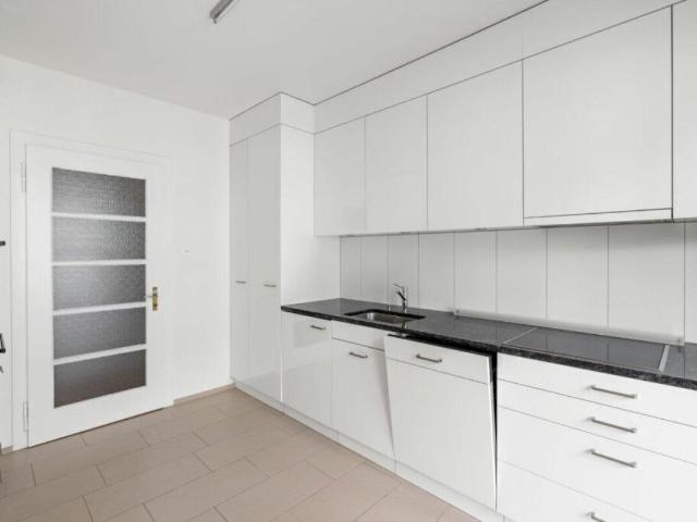 Apartment kaufen in Einigen, Zürich