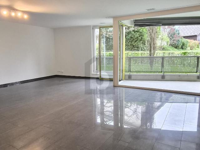 Apartment kaufen in Einigen, Zürich