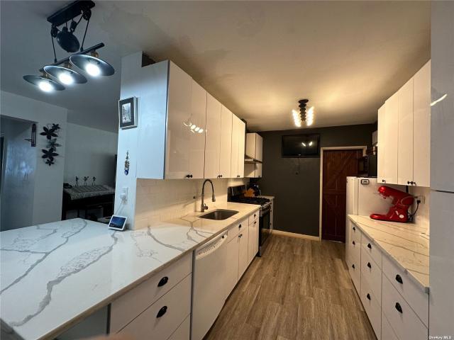 Apartment for sale in Bayside
