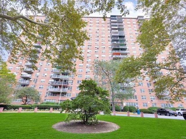 Apartment for sale in The Bronx, Arverne