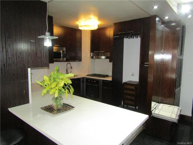 Apartment for sale in The Bronx, Arverne