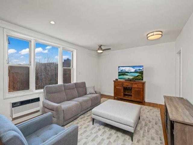 Apartment for sale in Arverne, New York