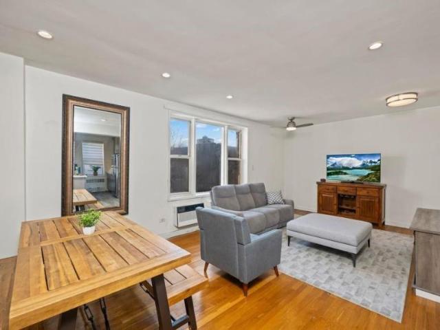 Apartment for sale in Arverne, New York