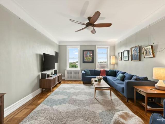 Apartment for sale in Arverne, New York