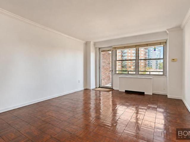 Apartment for sale in Forest Hills, New York