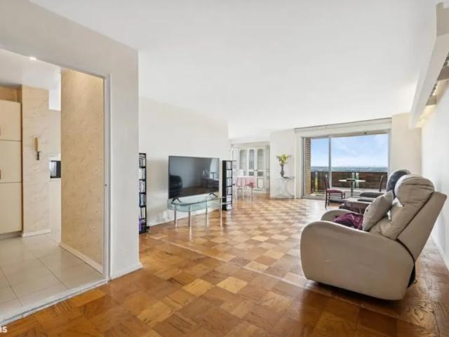 Apartment for sale in Queens, Arverne
