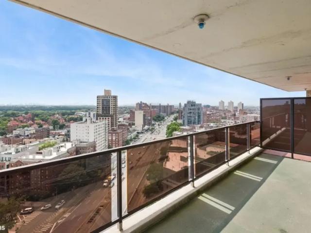 Apartment for sale in Queens, Arverne