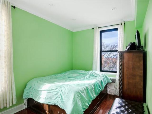 Apartment for sale in Jackson Heights