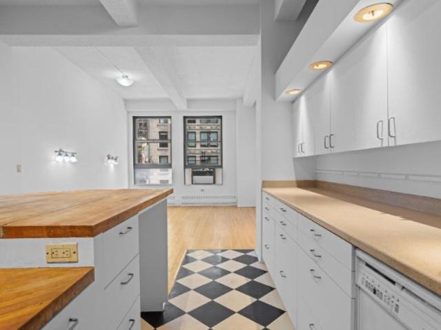 Apartment for sale in Arverne, New York