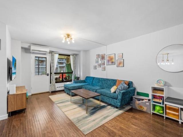 Apartment for sale in Queens, Arverne